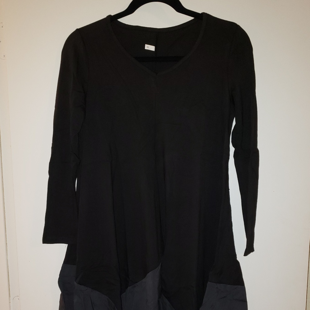 FLIRTY CHIC! ✨Asymmetric Handkerchief Shirt/Dress - Picture 3 of 5